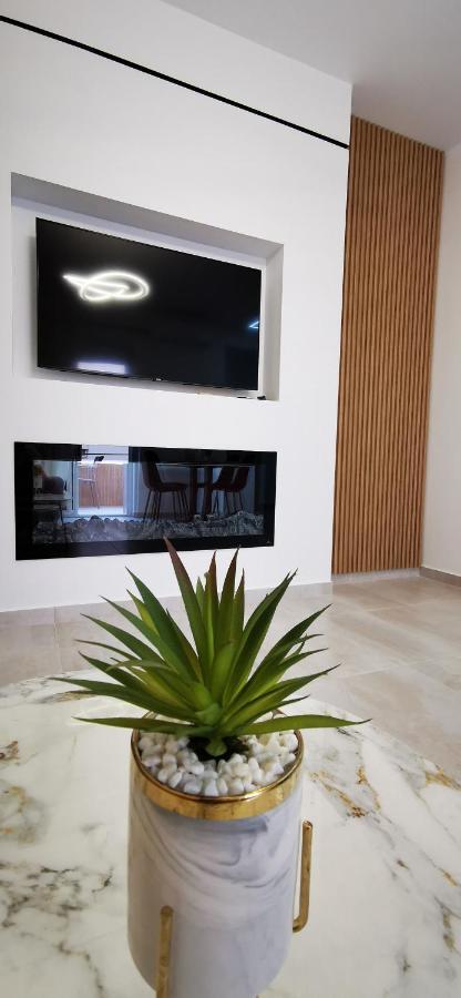 Lungomare Luxury Sea View Apartaments فلورا المظهر الخارجي الصورة