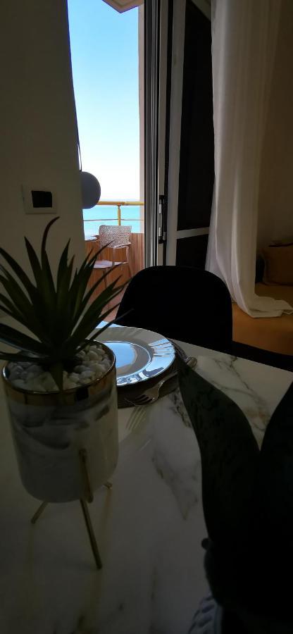 Lungomare Luxury Sea View Apartaments فلورا المظهر الخارجي الصورة